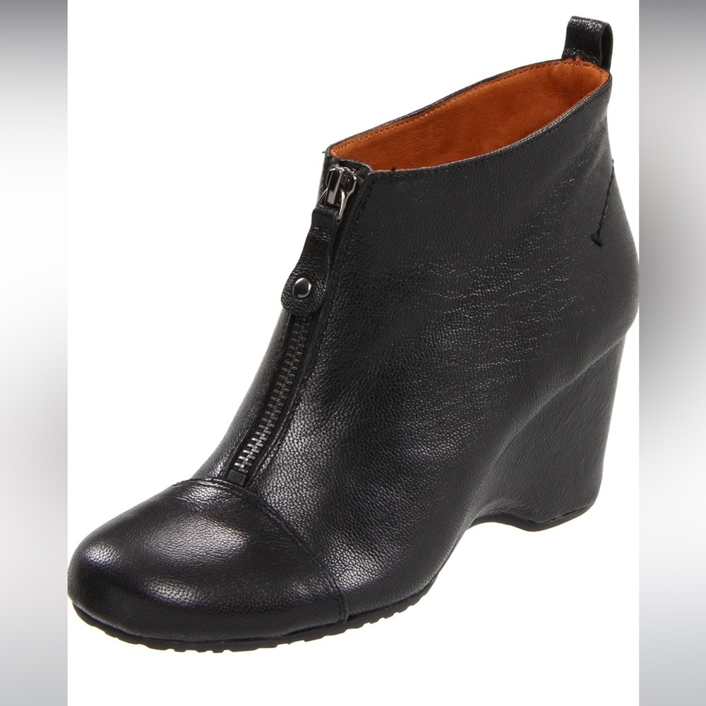 Gentle Souls Ridgual Bootie Size 6